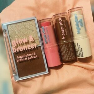 Glow & Bronzer Highlighter and Bronzer Palette with Blush and Bronzer Sticks